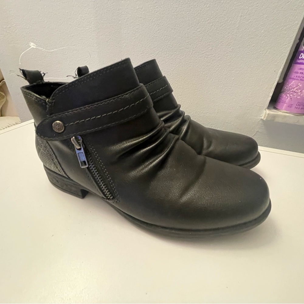 Earth Women’s Nadya Ankle boot